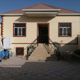 Binəqədidə həyət evi satılır