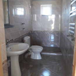 Mərdəkanda həyət evi satılır