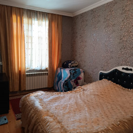 Yeni ramanada həyət evi satılır