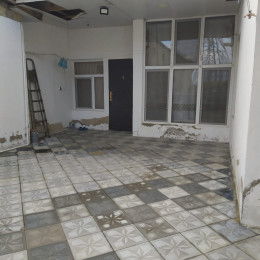 Zabratda həyət evi satılır