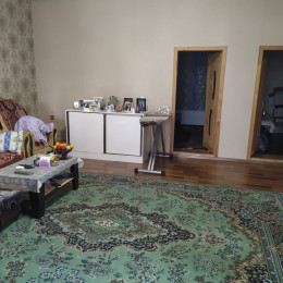 Zabratda həyət evi satılır