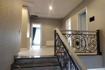 Mərdəkanda bağ evi satılır