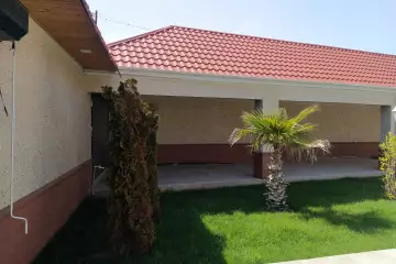 Mərdəkanda bağ evi satılır
