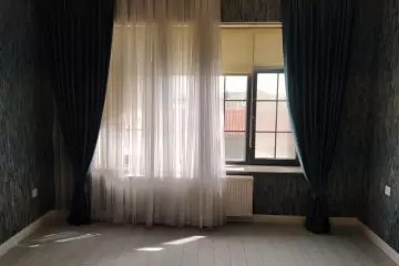 Mərdəkanda bağ evi satılır