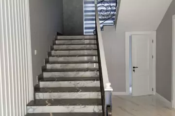 Mərdəkanda bağ evi satılır