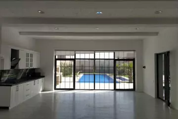 Mərdəkanda bağ evi satılır