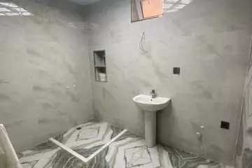 Binəqədidə həyət evi satılır