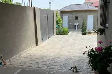 Ramanada həyət evi satılır