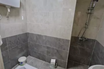 Satılır Yeni Tikili Xalqlar Dostluğuda