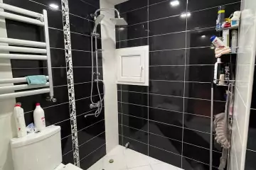 Satılır Yeni Tikili Bakı Kinoteatrıda