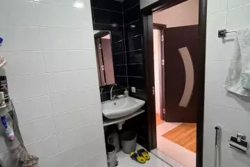 Satılır Yeni Tikili Bakı Kinoteatrıda