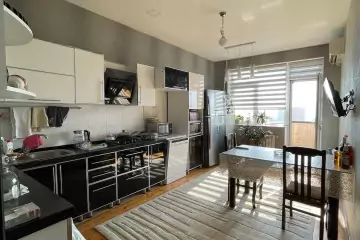 Satılır Yeni Tikili Bakı Kinoteatrıda