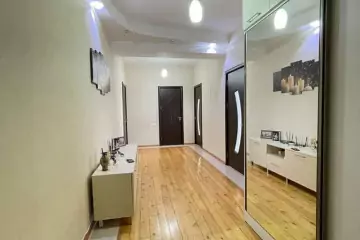 Satılır Yeni Tikili Ukraniya Dairəsida
