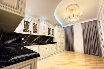 Satılır Yeni Tikili Bakı Kinoteatrıda