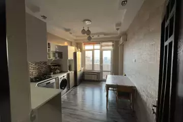 Satılır Yeni Tikili 8-ci Kilometrdə