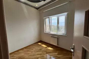 Satılır Yeni Tikili Bakı Kinoteatrıda