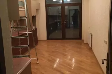 Satılır Yeni Tikili Ağ şəhər Kompleksində