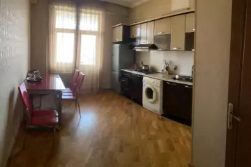 Satılır Yeni Tikili Bakı Kinoteatrıda