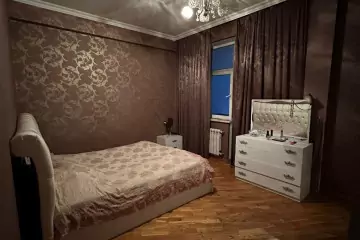 Satılır Yeni Tikili Bakı Kinoteatrıda