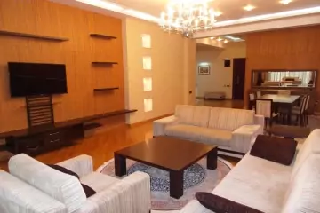 Aylıq Kirayə Yeni Tikili Gənclik Mallda