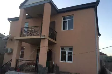 Satılır Həyət Evi Bakıxanovda 