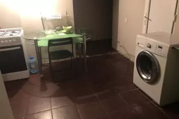 Satılır Köhnə Tikili Elmler Akademiyasıda