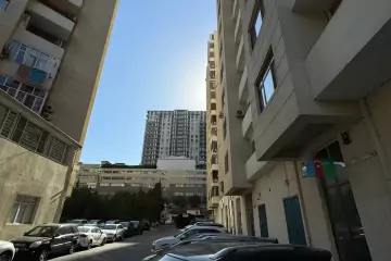 Satılır Yeni Tikili Elmler Akademiyasıda