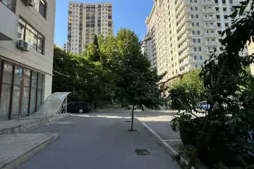 Satılır Yeni Tikili Elmler Akademiyasıda