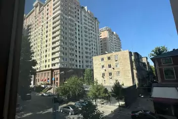 Satılır Yeni Tikili Elmler Akademiyasıda