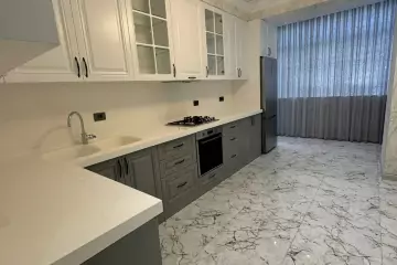 Satılır Yeni Tikili Elmler Akademiyasıda
