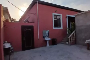 Satılır Həyət Evi Bakıda