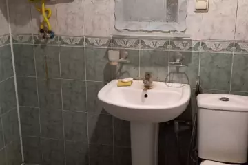 Satılır Köhnə Tikili Elmler Akademiyasıda