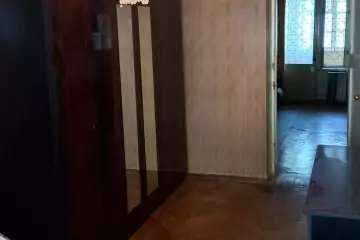 Satılır Köhnə Tikili Elmler Akademiyasıda
