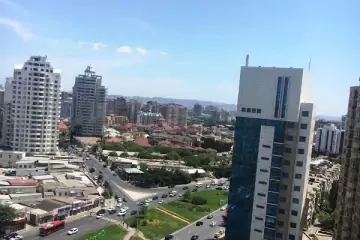 Satılır Qaraj Grand Hayatda