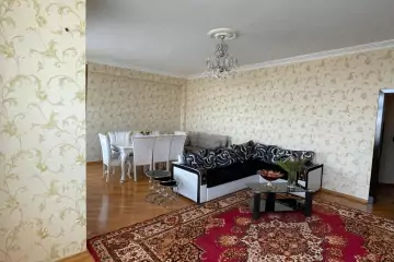 Satılır Yeni Tikili Elmler Akademiyasıda