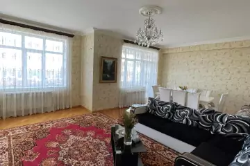 Satılır Yeni Tikili Elmler Akademiyasıda