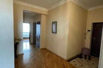Satılır Yeni Tikili Elmler Akademiyasıda