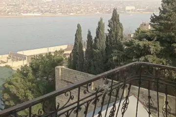 Satılır Villa Bakıxanovda 