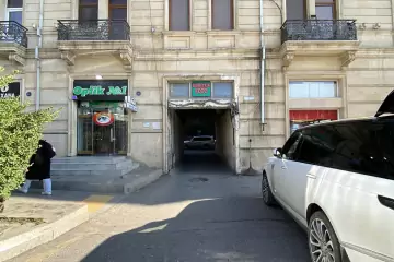 Satılır Köhnə Tikili Bakıda