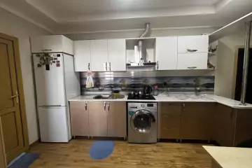 Satılır Yeni Tikili Bakı Kinoteatrıda