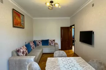 Satılır Köhnə Tikili Bakı Kinoteatrıda