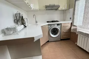 Satılır Köhnə Tikili Bakı Kinoteatrıda