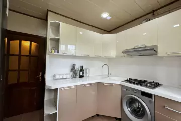 Satılır Köhnə Tikili Bakı Kinoteatrıda
