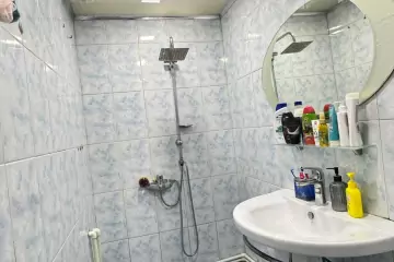 Satılır Köhnə Tikili Bakı Kinoteatrıda