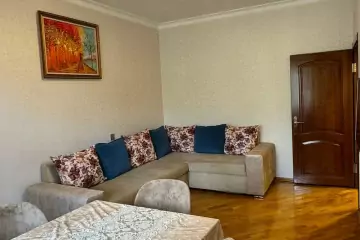 Satılır Köhnə Tikili Bakı Kinoteatrıda