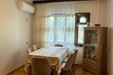 Satılır Köhnə Tikili Bakı Kinoteatrıda