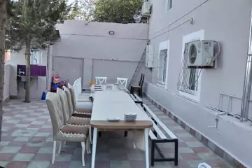Satılır Həyət Evi Venesiya şadlıq Sarayıda