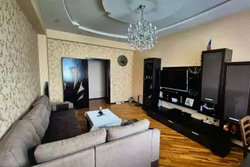 Satılır Yeni Tikili 1-ci Mikrorayonda