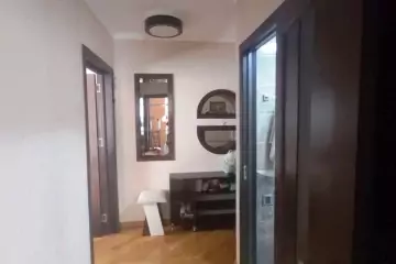 Satılır Köhnə Tikili Elmler Akademiyasıda