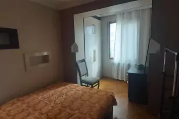 Satılır Köhnə Tikili Elmler Akademiyasıda